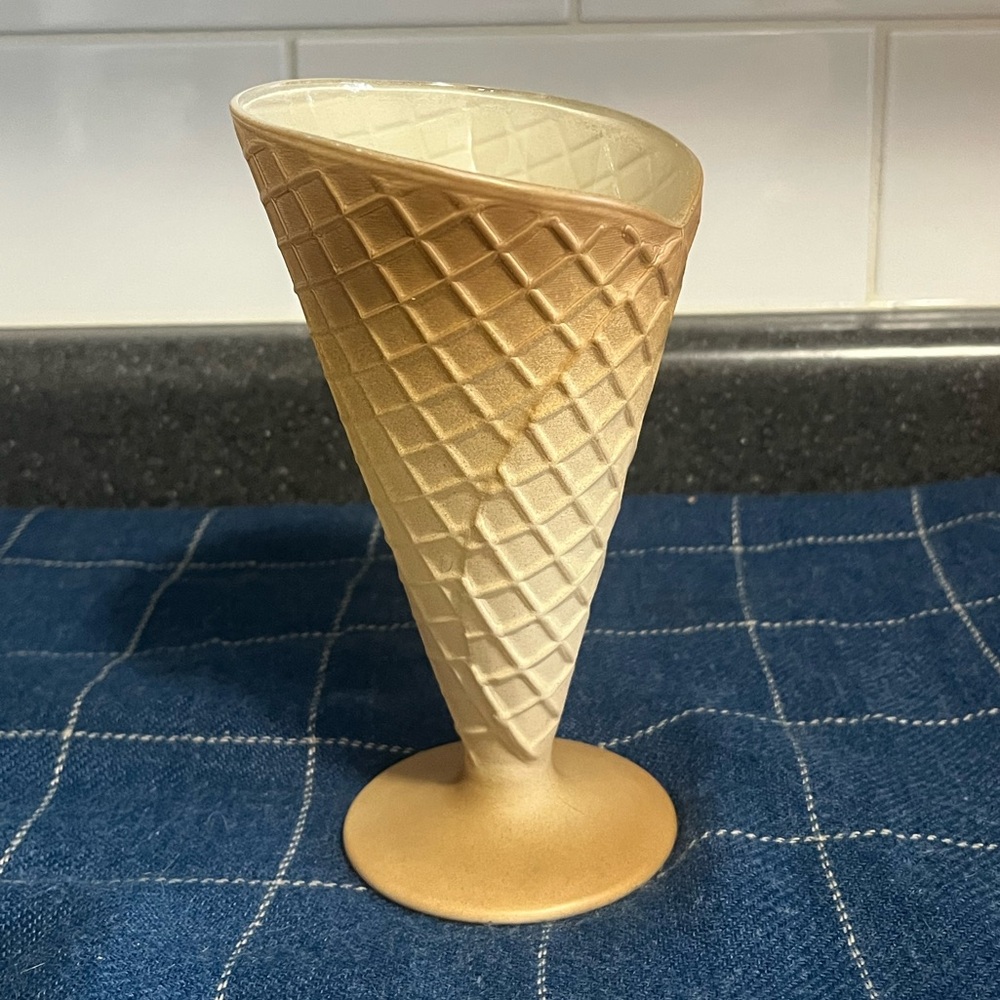 Vintage 1970’s Bormioli Rocco gelato/ice Cream Dish